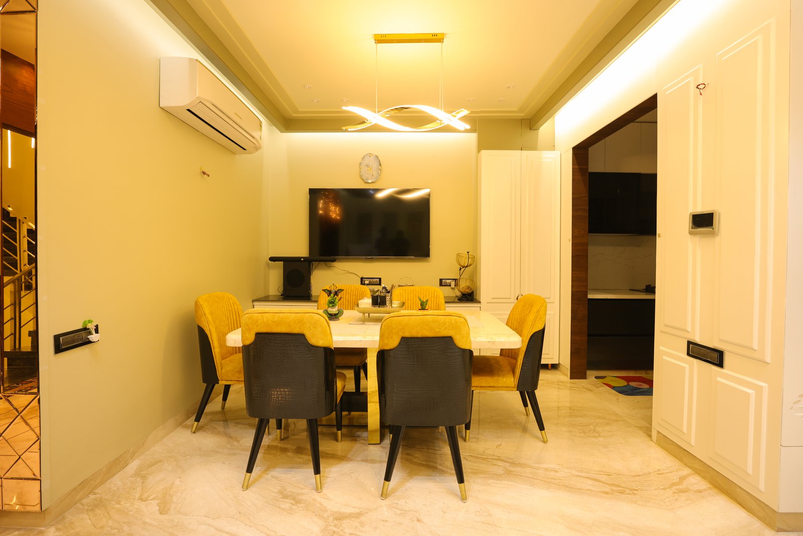 Eclectic Villa image 12